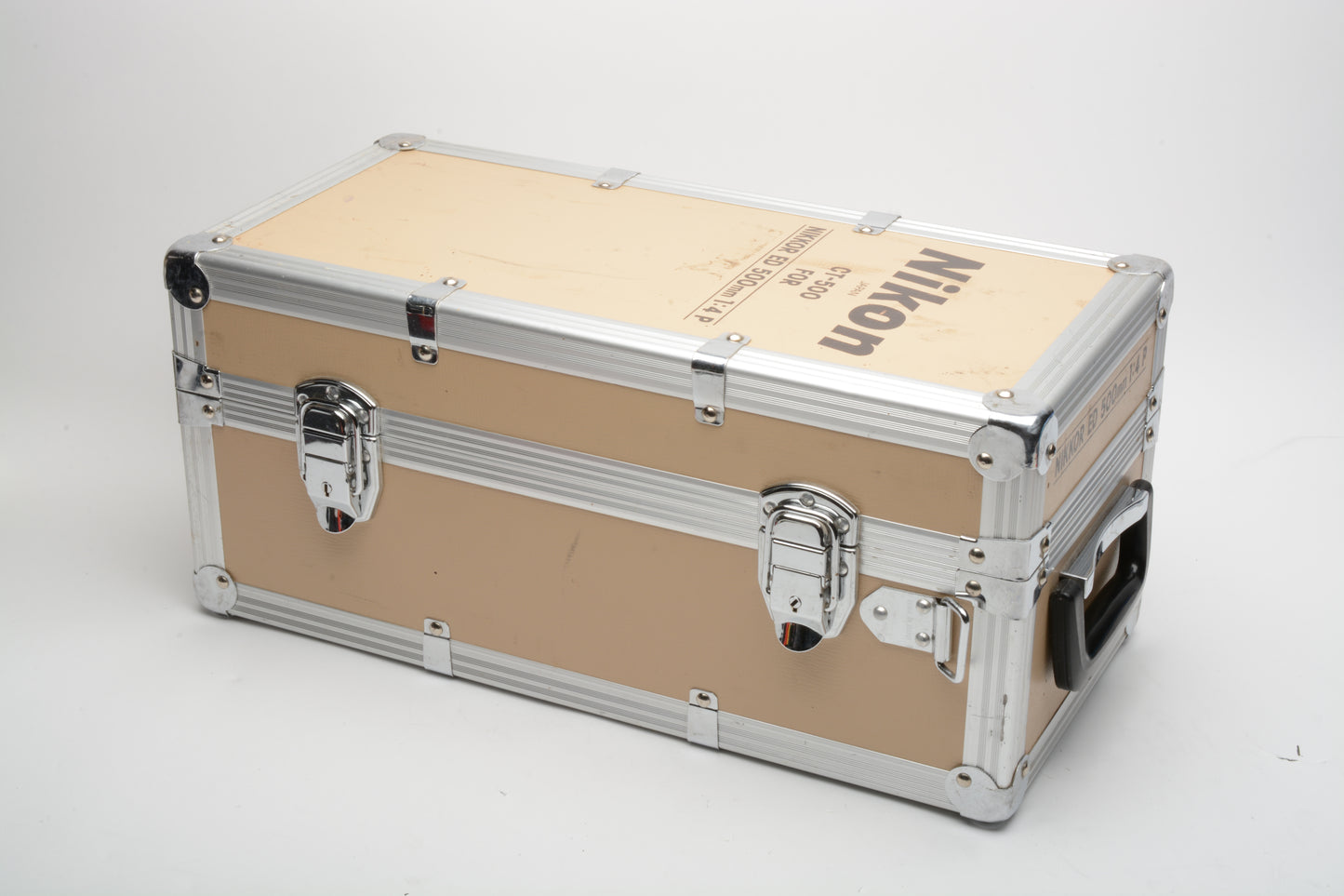 Nikon Nikkor ED 500mm f4 P Telephoto lens, Trunk case, caps, hood, strap, keys