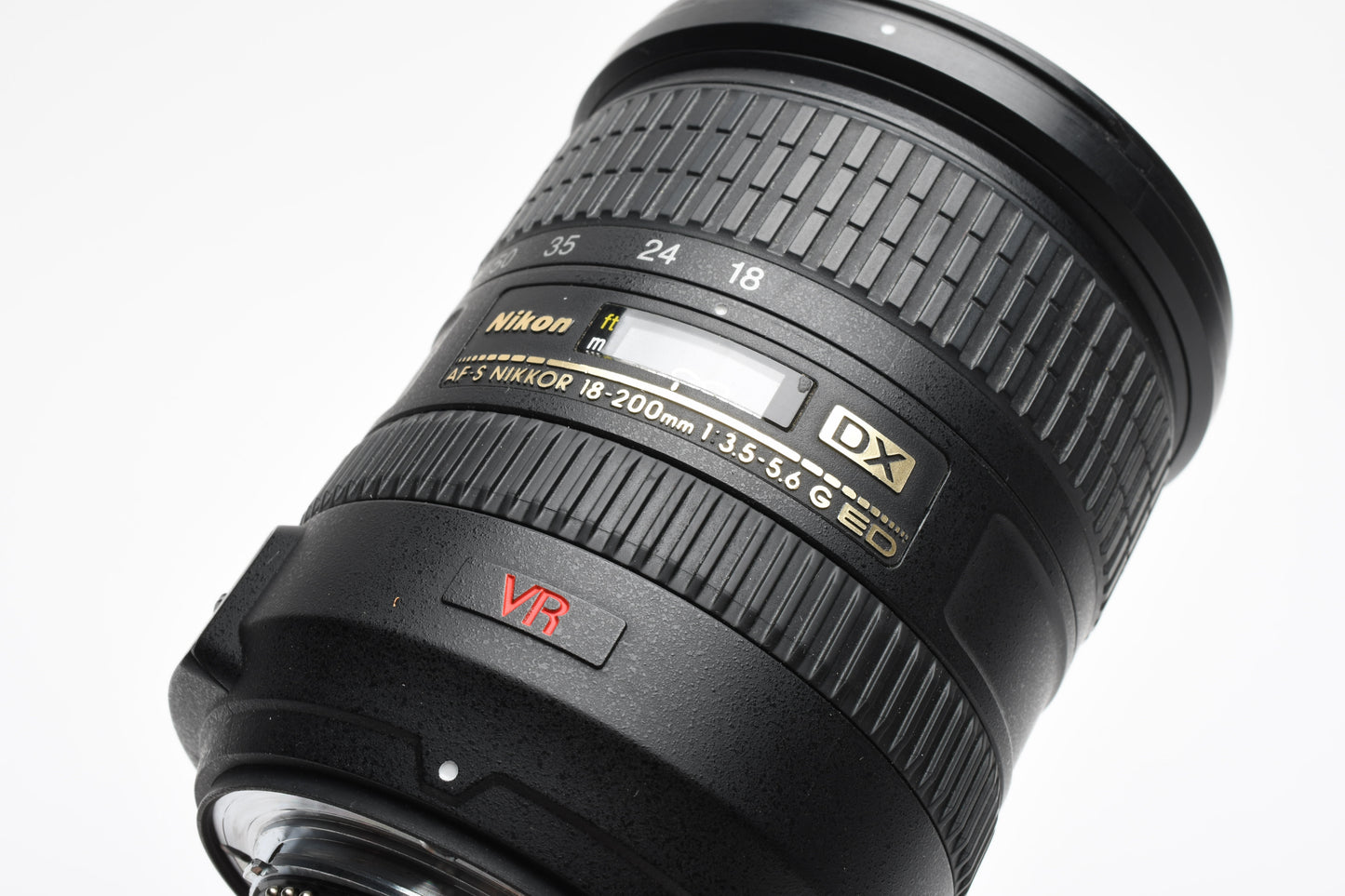 Nikon AF-S Nikkor 18-200mm F3.5-5.6 G ED VR DX zoom lens, clean! +Hood