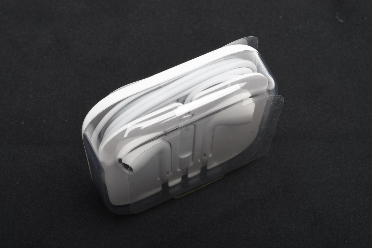 Original Apple EarPods Earbuds Headphone 3.5 mm Jack - White