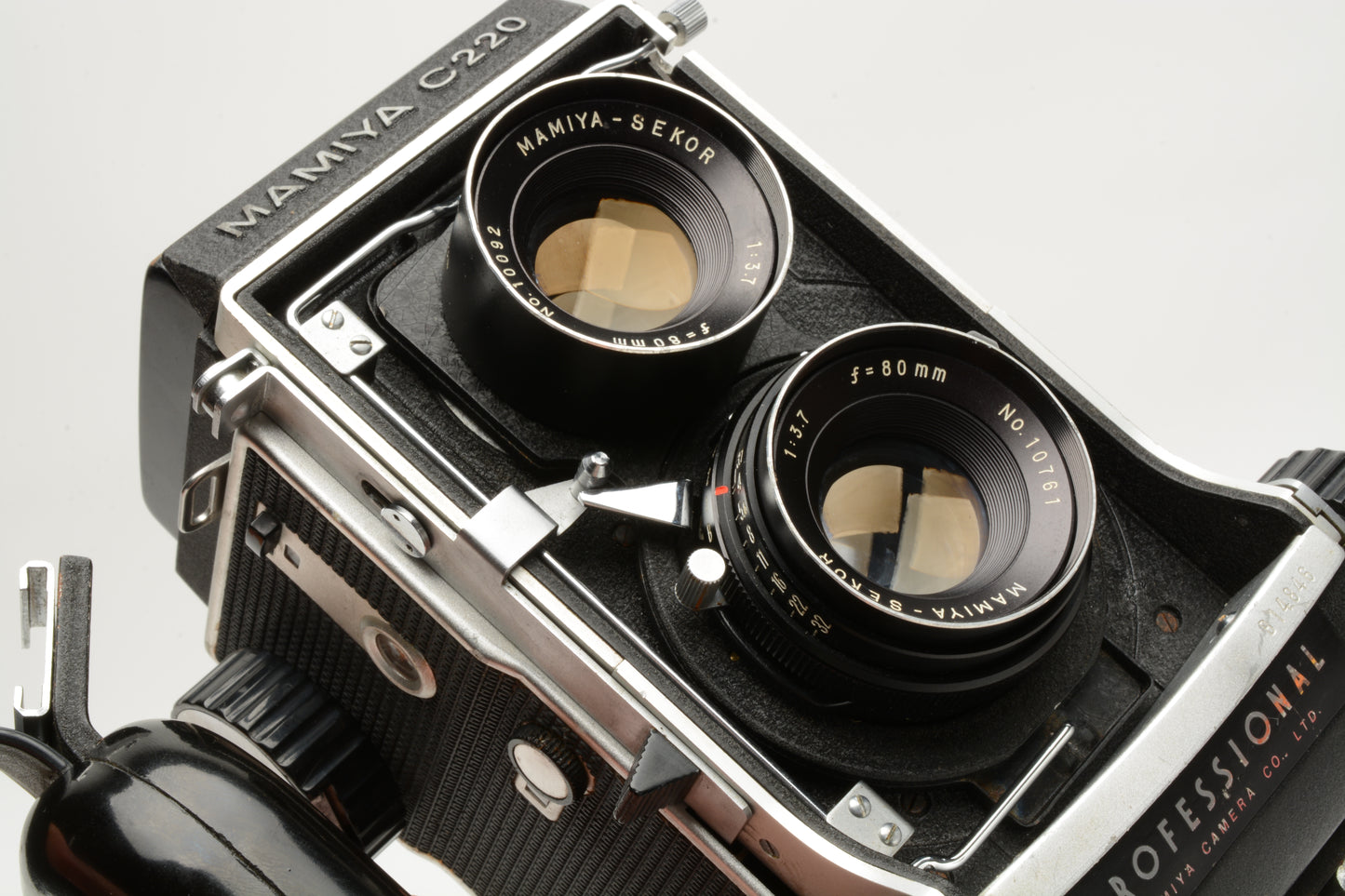 Mamiya C220 Pro TLR w/80mm f3.7 lens, Grip, cap, New seals, Great!