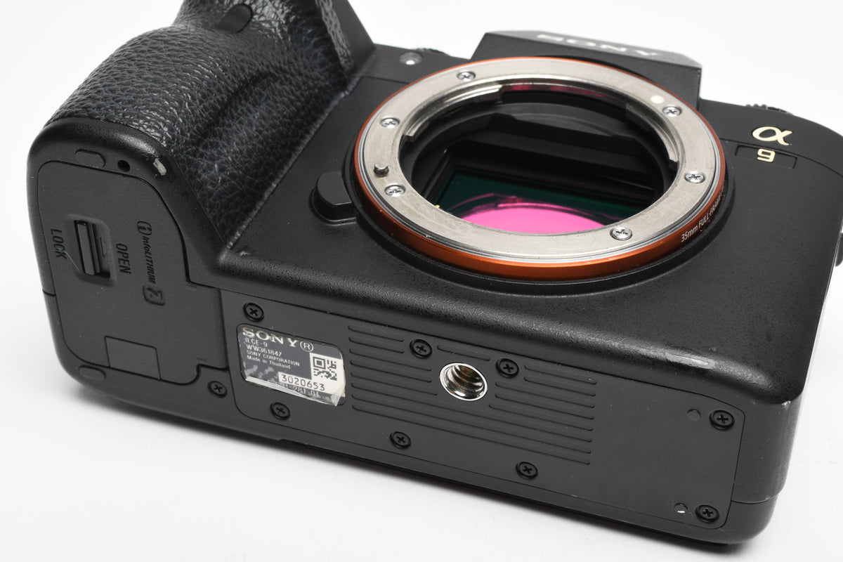 Sony A9 Mirrorless Body, batt+charger, 11,665 acts, Tested, Great! ILCE-9