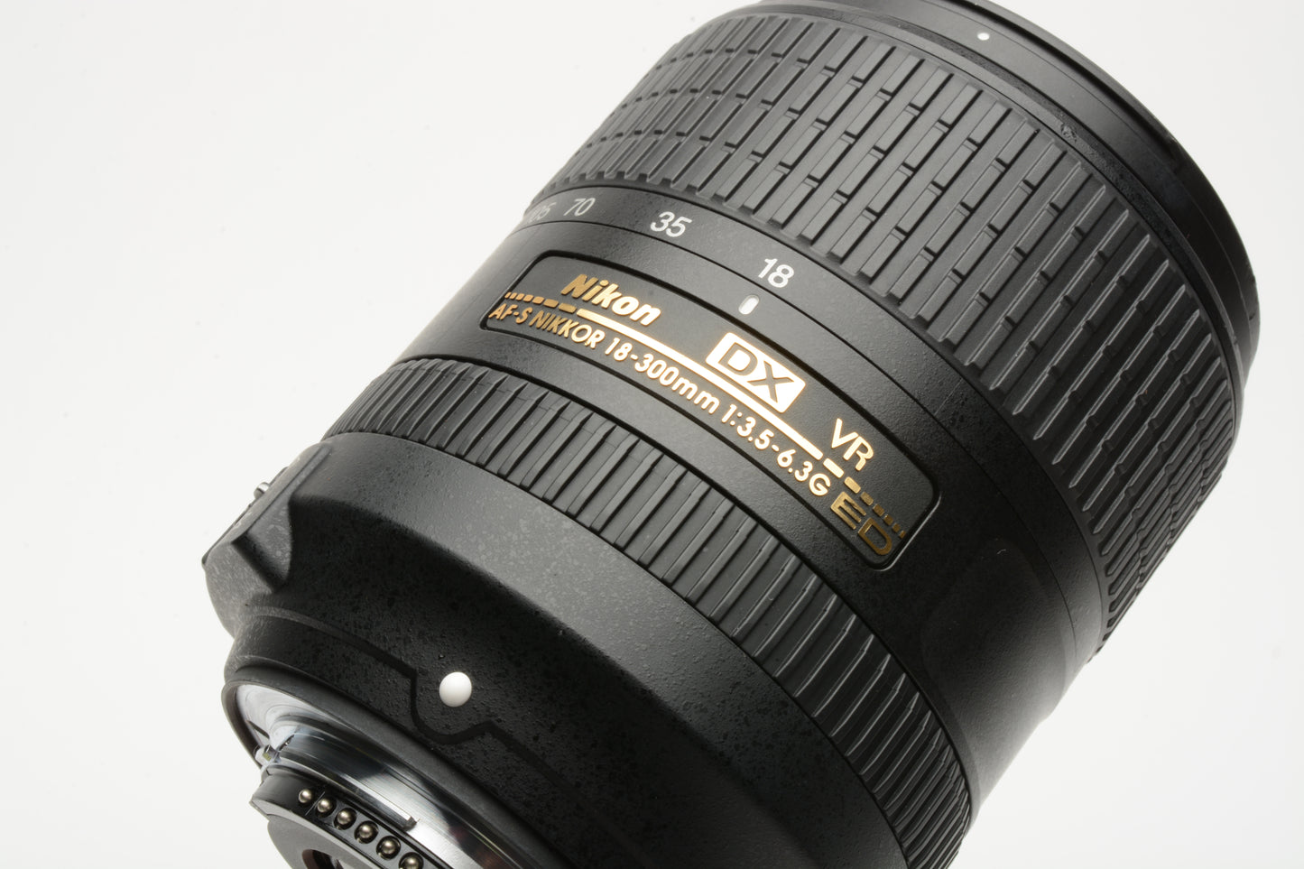 Nikon AF-S Nikkor 18-300mm f3.5-6.3G ED VR DX zoom, caps, near mint *READ