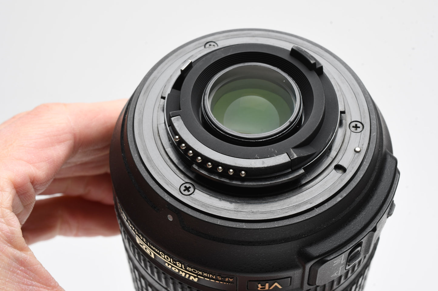 Nikon AF-S 18-105mm f3.5-5.6G ED DX VR zoom lens, Hood, caps, Good!