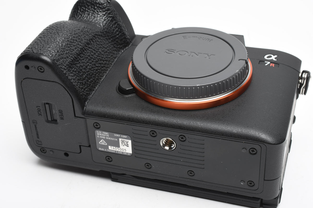 Sony A7R V Mirrorless body, 72K Acts, batt, Very clean! Grreat!