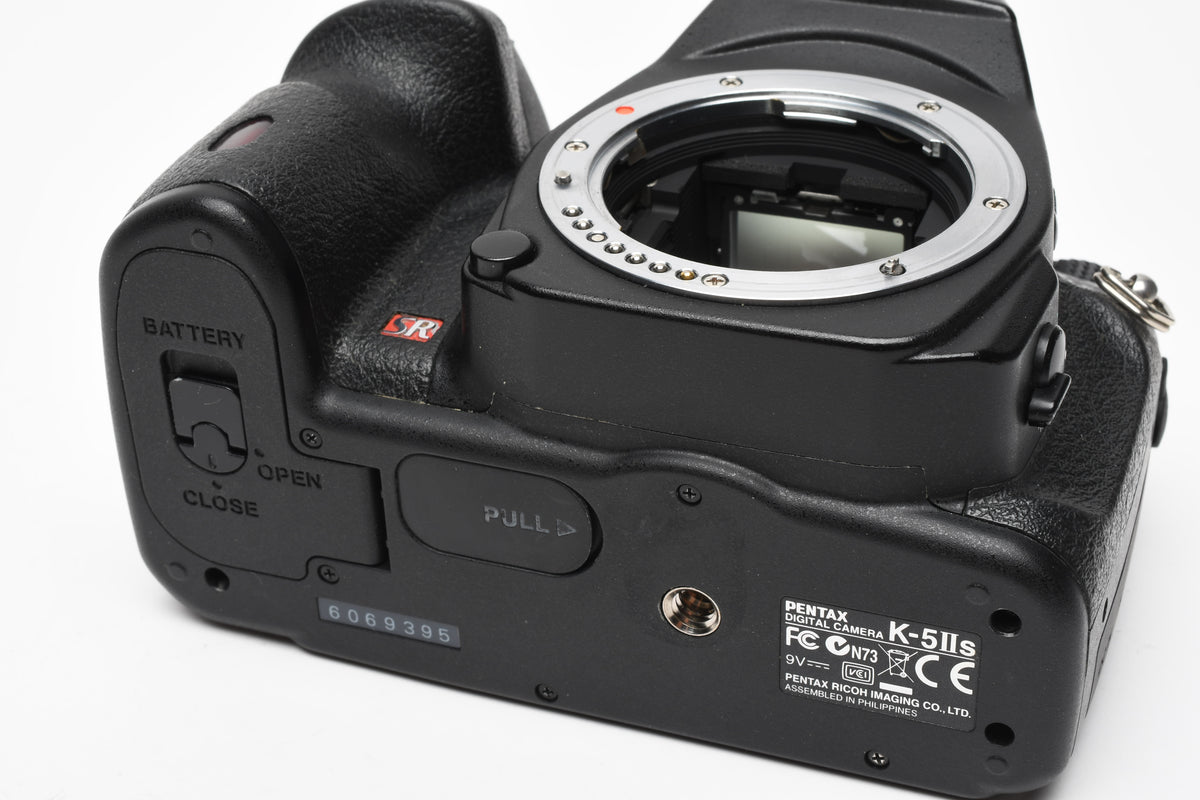 Pentax K5 II DSLR Body, 143K Acts, Batt, charger, Tested, Great!