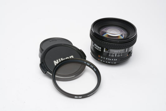 Nikon AF 20mm f2.8 Wide Lens For Nikon F Mount w/B+W UV filter, Mint-