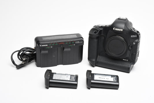 Canon EOS 1D Mark IV w/2Batts, charger, manual, Only 28K Acts!