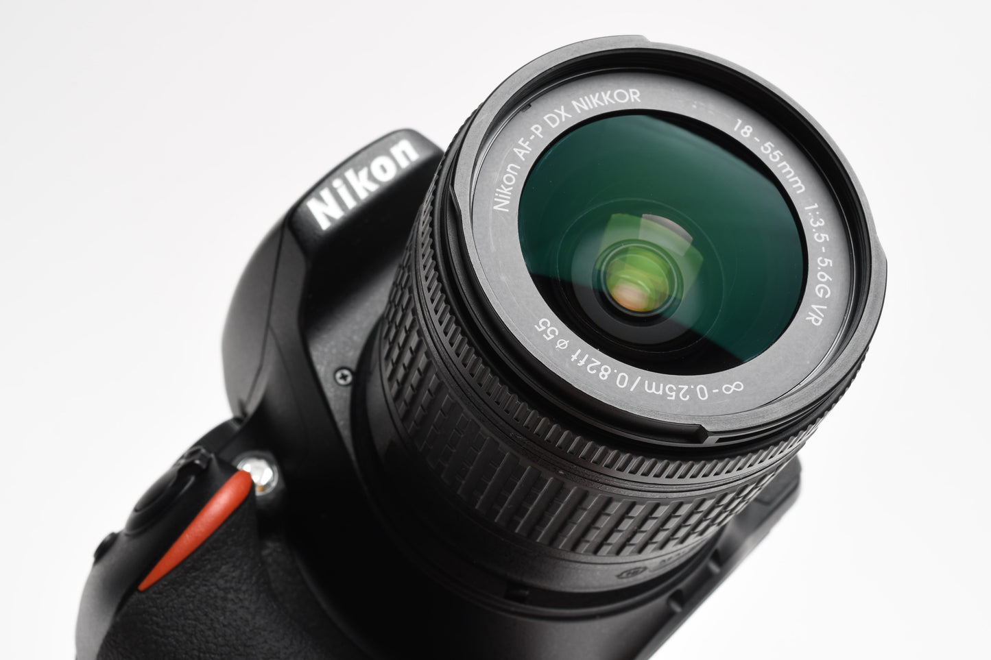 Nikon D5600 DSLR w/18-55mm VR zoom, batt+charger+strap, Only 3000 Acts!