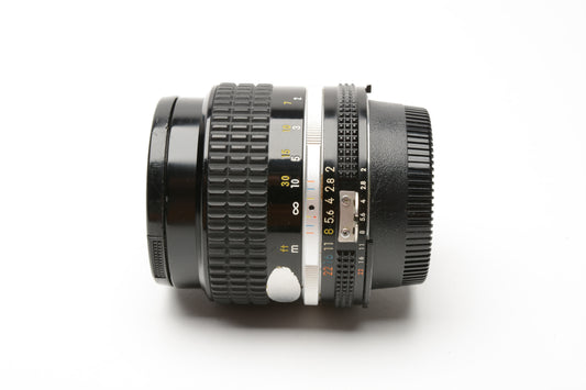 Nikon Nikkor 85mm f2 AI-S prime lens w/Caps, Sharp!