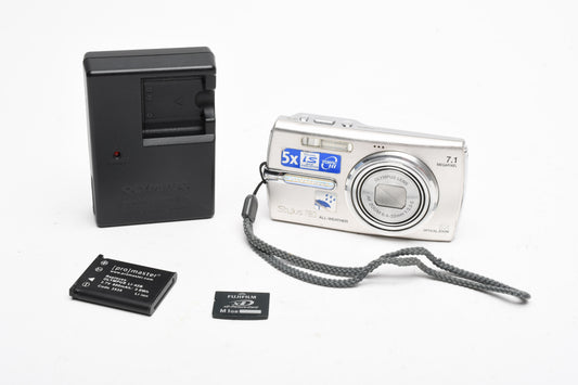 Olympus Stylus 780 7.1MP Digital Point&Shoot camera, All-Weather,+1GB XD