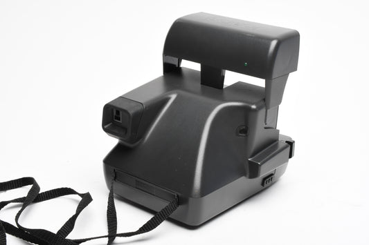 Polaroid 600 OneStep CloseUp Instant Camera (600 film), tested, clean, w/Strap