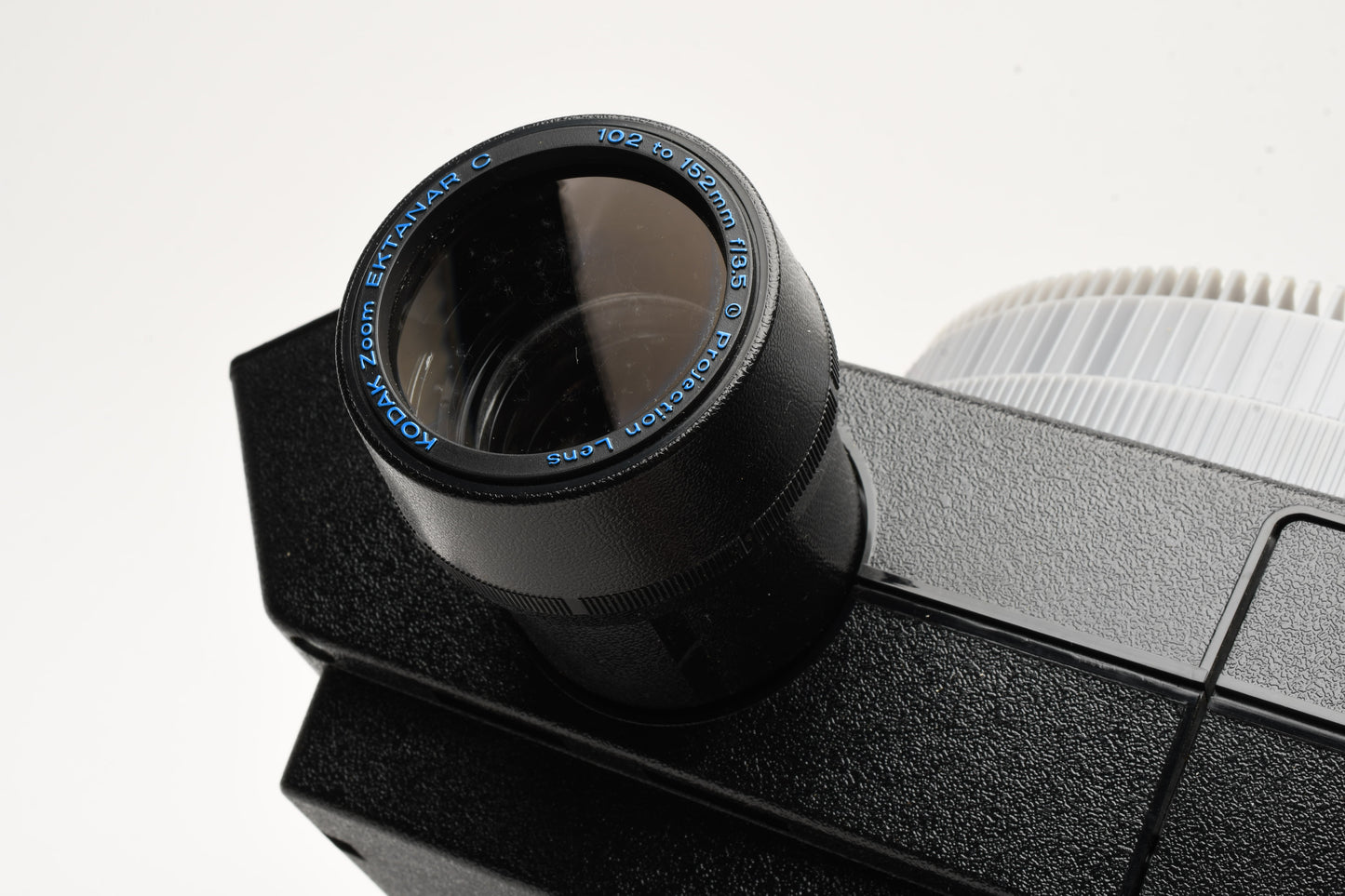 Kodak Carousel 4600 35mm slide projector, zoom lens, 140 tray, remote, bulb, Tested