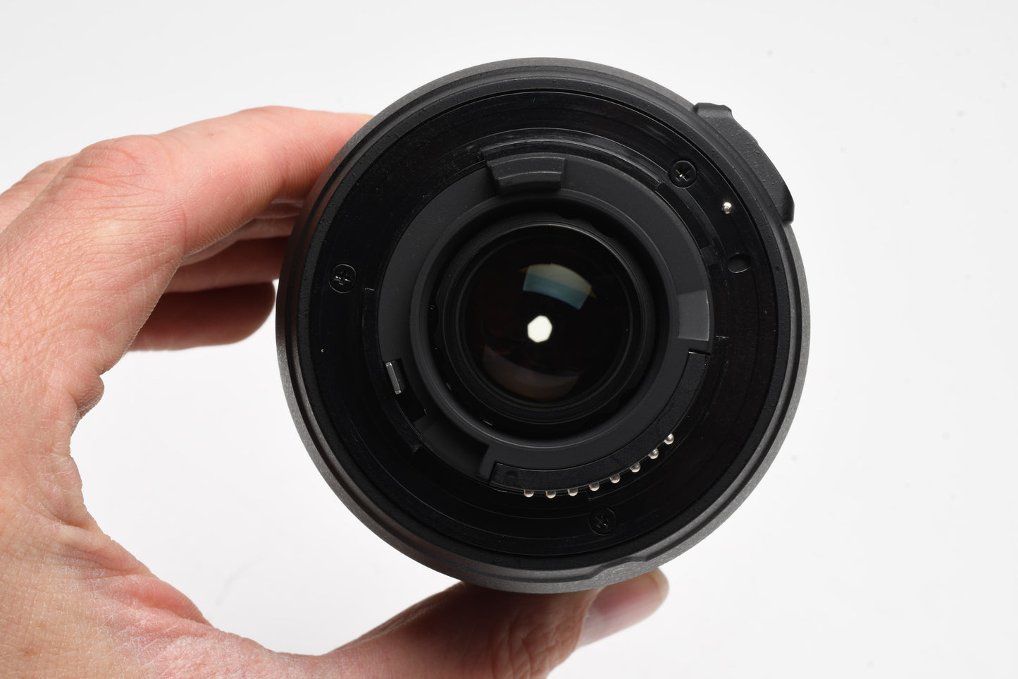 Nikon AF-S Nikkor 18-135mm f3.5-5.6G ED zoom lens, caps, UV, Great
