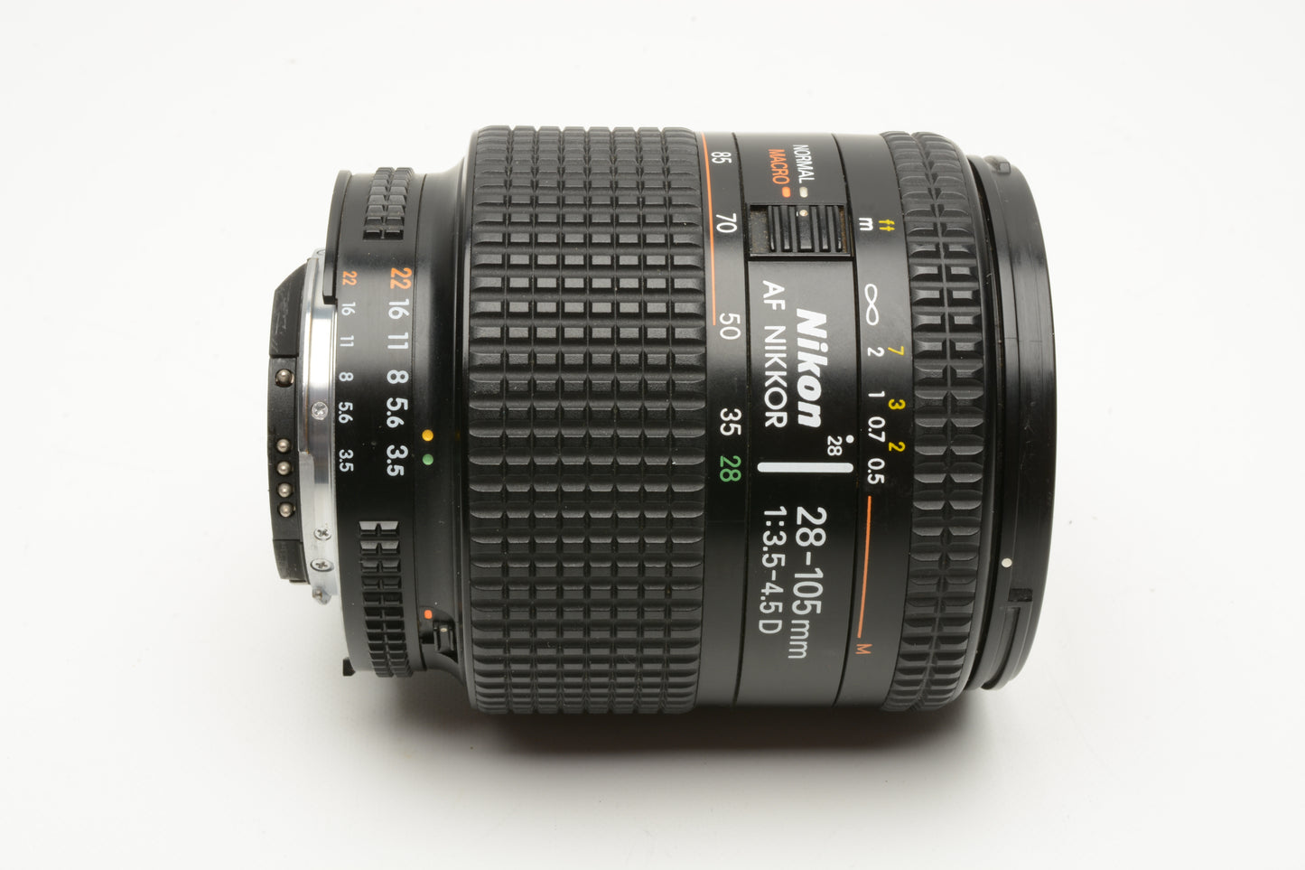 Nikon AF Nikkor 28-105mm f3.5-4.5D macro zoom lens, Caps. Great!