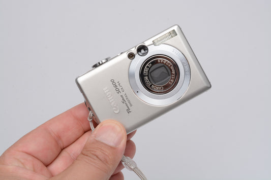 Canon PowerShot SD600 6MP Digital Point&Shoot w/batt+charger+SD Boxed