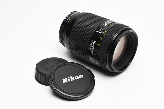 Nikon AF Nikkor 70-210mm F4-5.6D zoom lens, caps, Great!