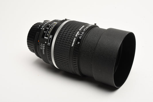Nikon AF Nikkor 135mm F2 D lens (Defocus Image Control), Caps, Sharp!