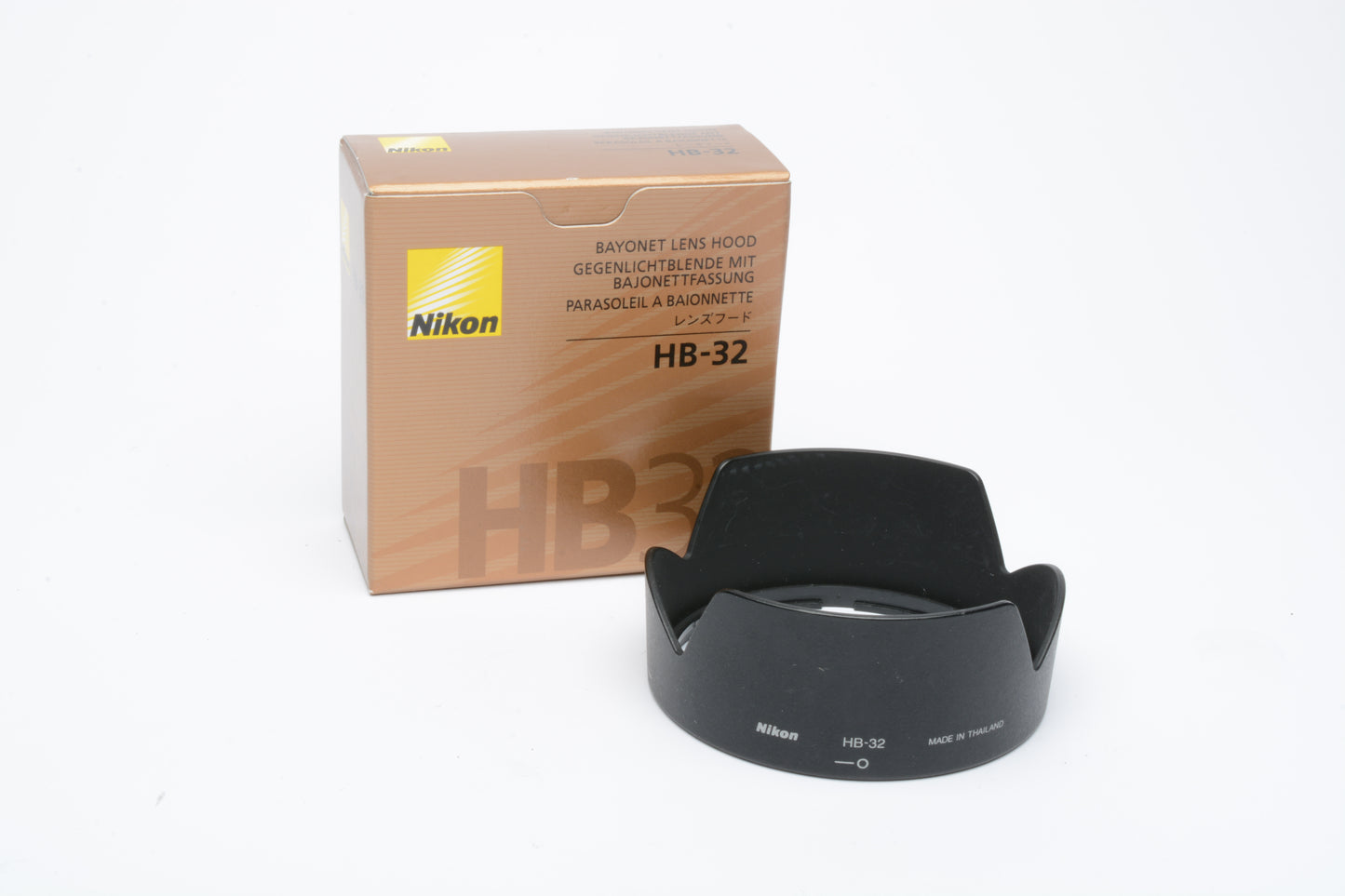 Nikon HB-32 Lens Hood Shade for 18-140mm 18-135mm ED G AF-S lenses NIB