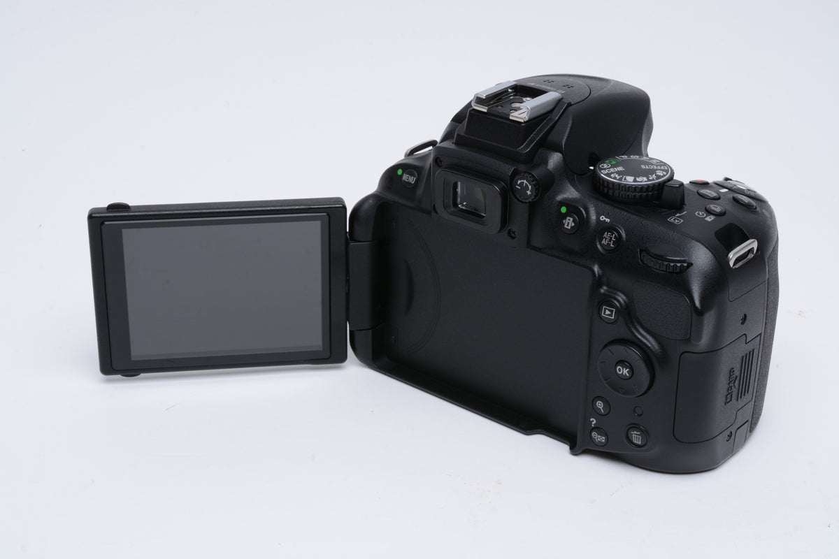 Nikon D5200 DSLR Camera Body Only w/ Cap - BARGAIN / PARTS - Very Clean!