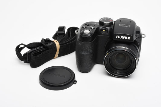 Fujifim Finepix S1000 fd 10MP Digital Point&Shoot Camera w/Strap, Cap, 2GB XD Card, Clean!