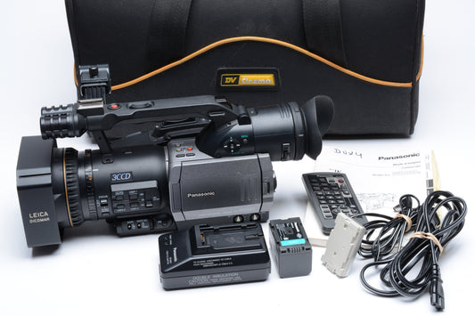 Panasonic AG-DVX100B 3CCD MiniDV Pro Camcorder bundle, remote, case, Tested