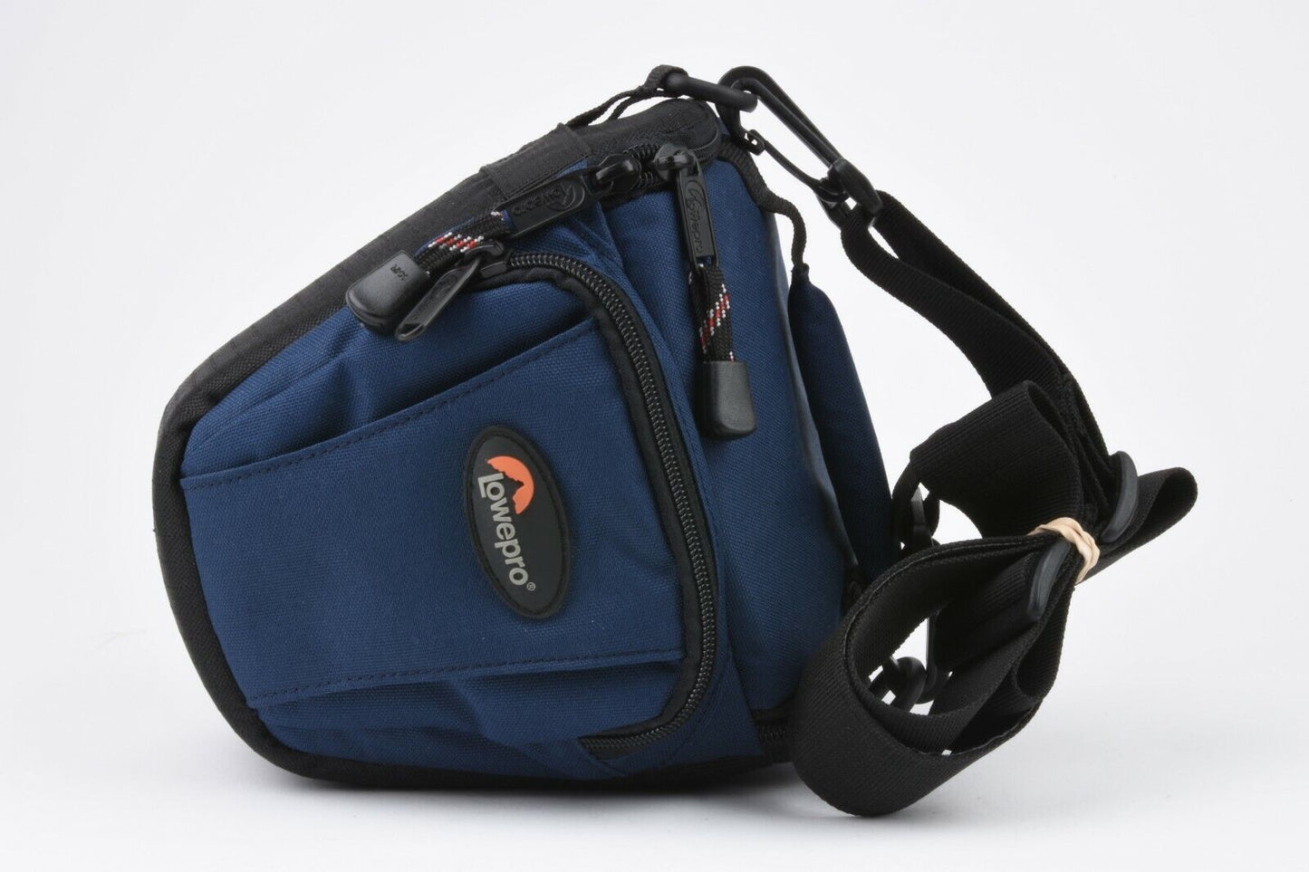 Nikon N65 35mm SLR w/AF 28-80mm zoom lens, Lowepro case, tested, great!