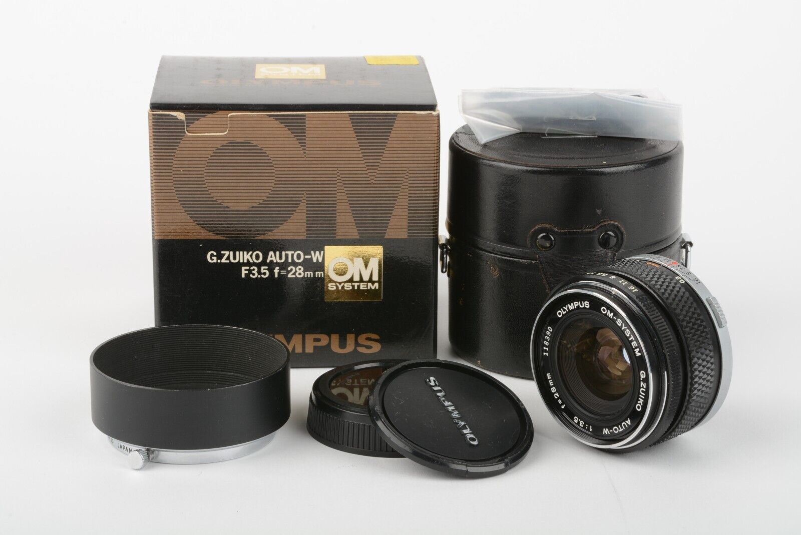 EXC++ OLYMPUS OM-SYSTEM G.ZUIKO AUTO-W 28mm f3.5 WIDE LENS, CASE, HOOD, BOX  NICE