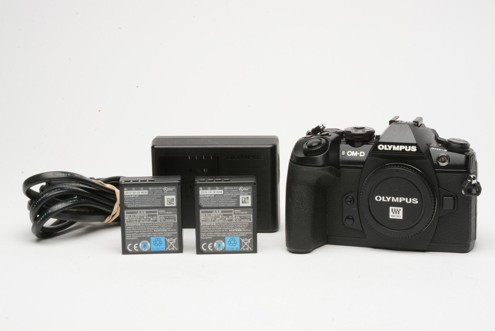 EXC+++ OLYMPUS OM-D E-M1 MARK II 20.4MP BODY 2BATTS+CHARGER, ONLY 8097  ACTS!!