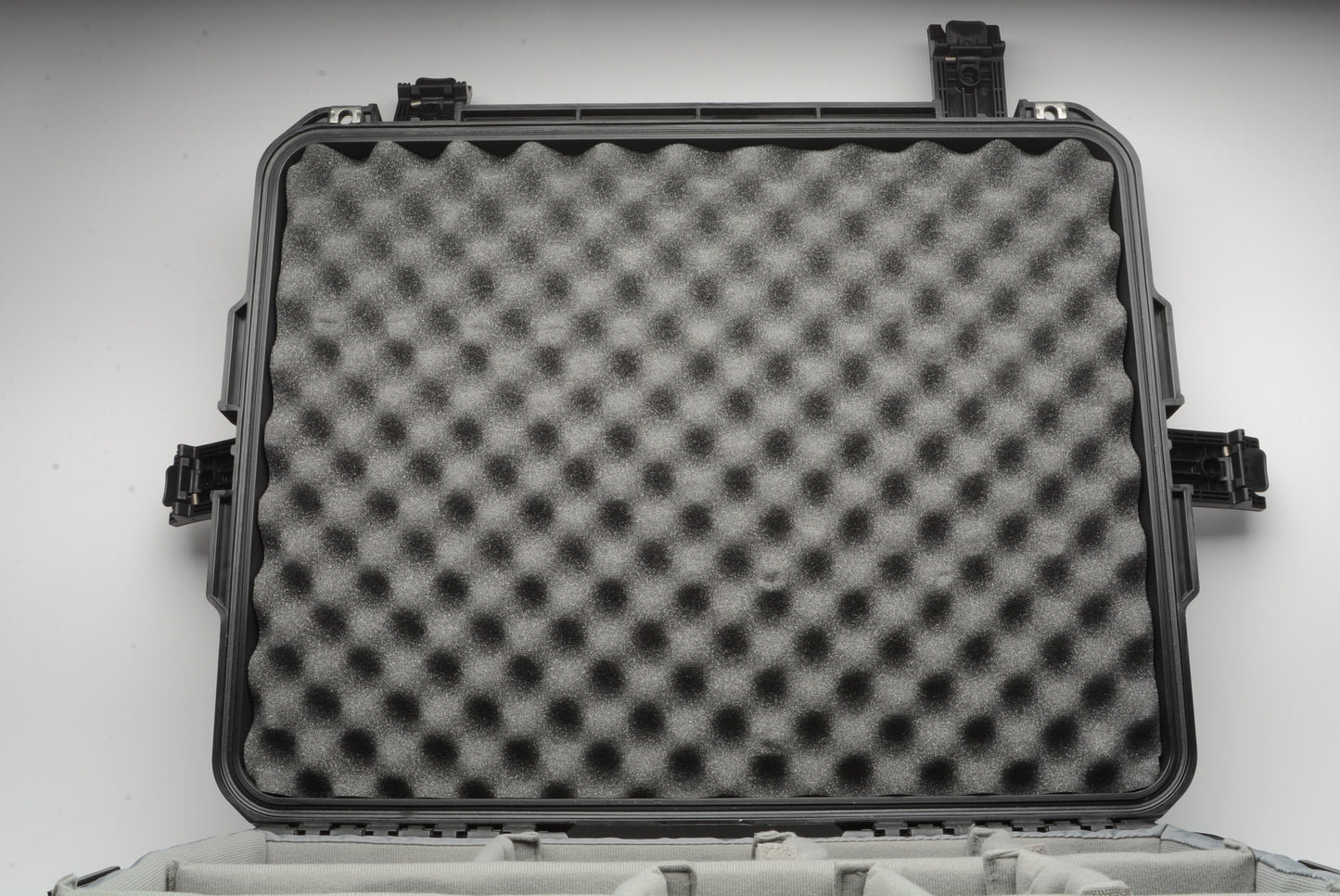 SKB iSeries 2217-8 Case with padded dividers, nice & clean