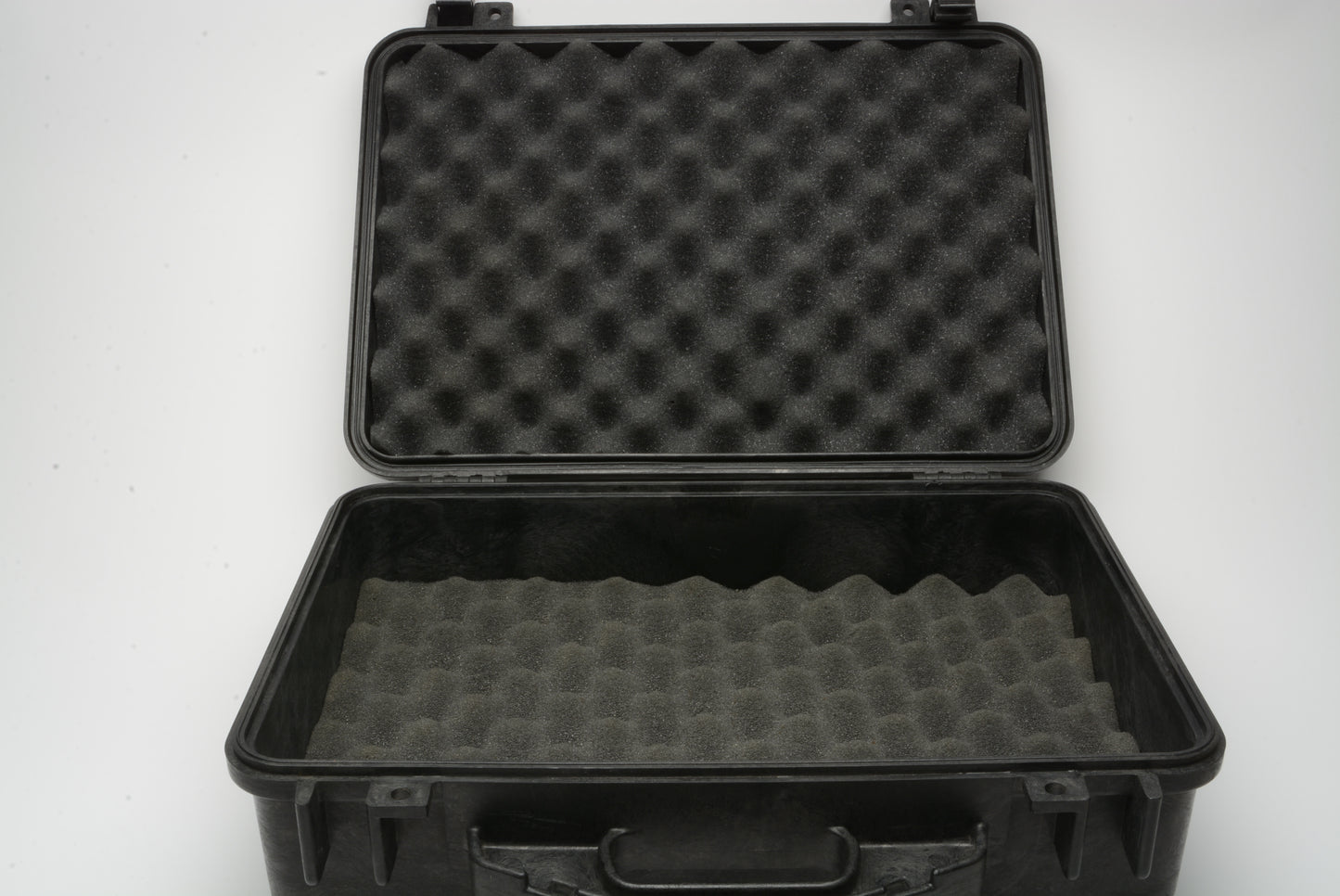 Pelican Weatherproof Hard Case Measures 18x14x6.5" (Black)