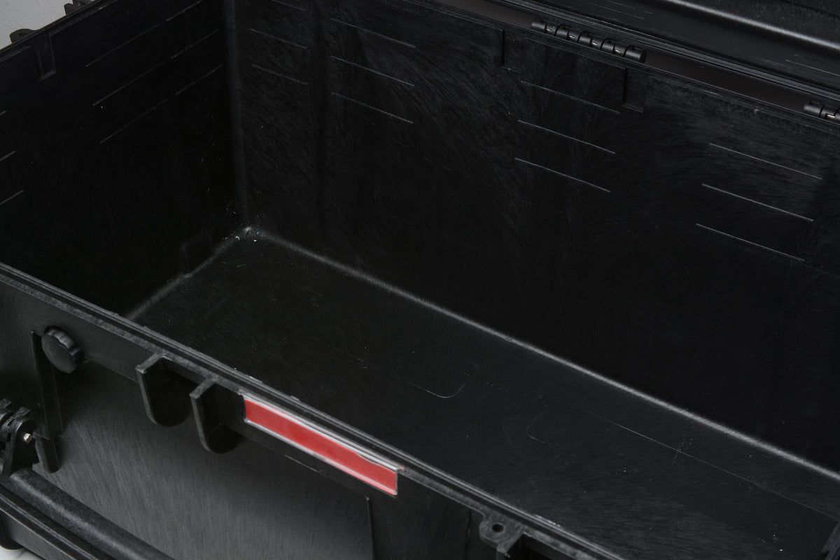 AXS Axis hard sided rolling carrying case 30x19x17", Very clean, no insert