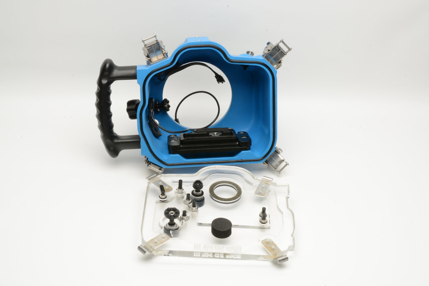 Aquatech Elite 5D3 Canon Water Housing Bundle for Canon 5D Mk III, 5Ds, 5DsR