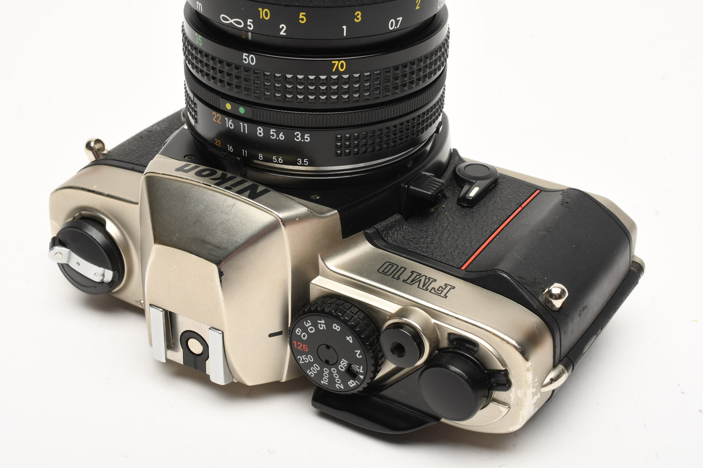 Nikon FM10 35mm SLR w/35-70mm f3.5-4.8 zoom lens, Case, Boxed