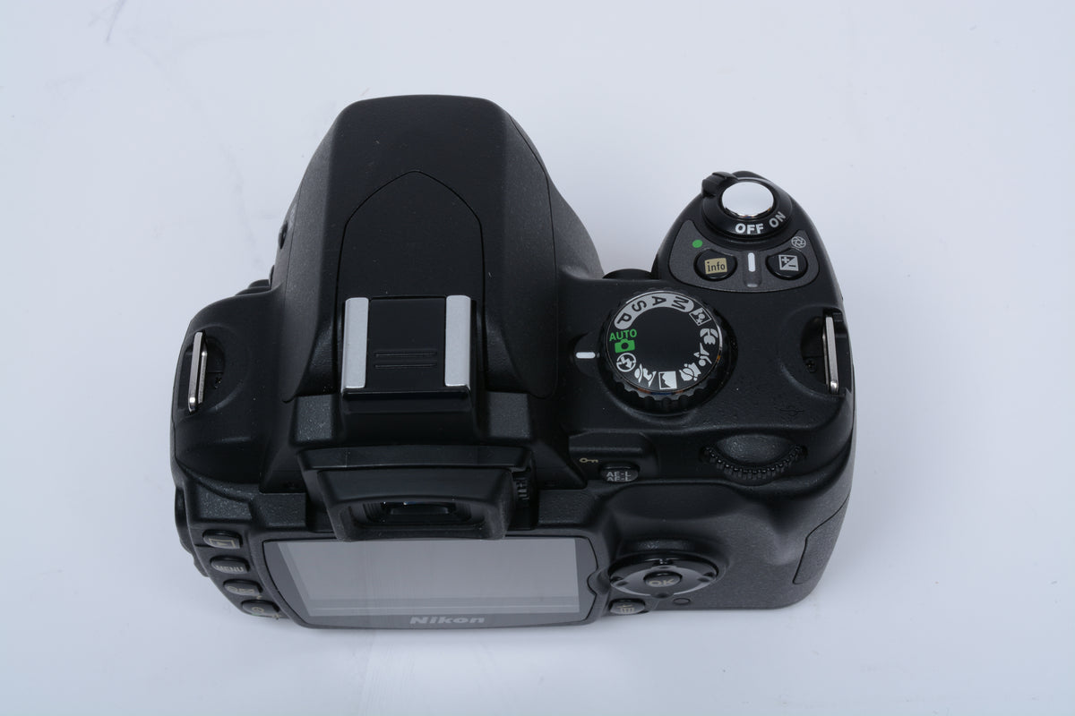 Nikon D40 DSLR body, batt+charger+book, ONLY 2421 Acts!! Mint-