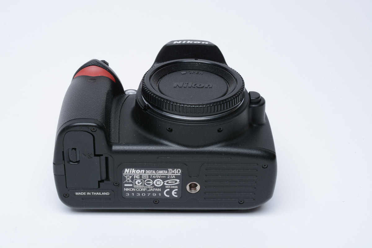 Nikon D40 DSLR body, batt+charger+book, ONLY 2421 Acts!! Mint-