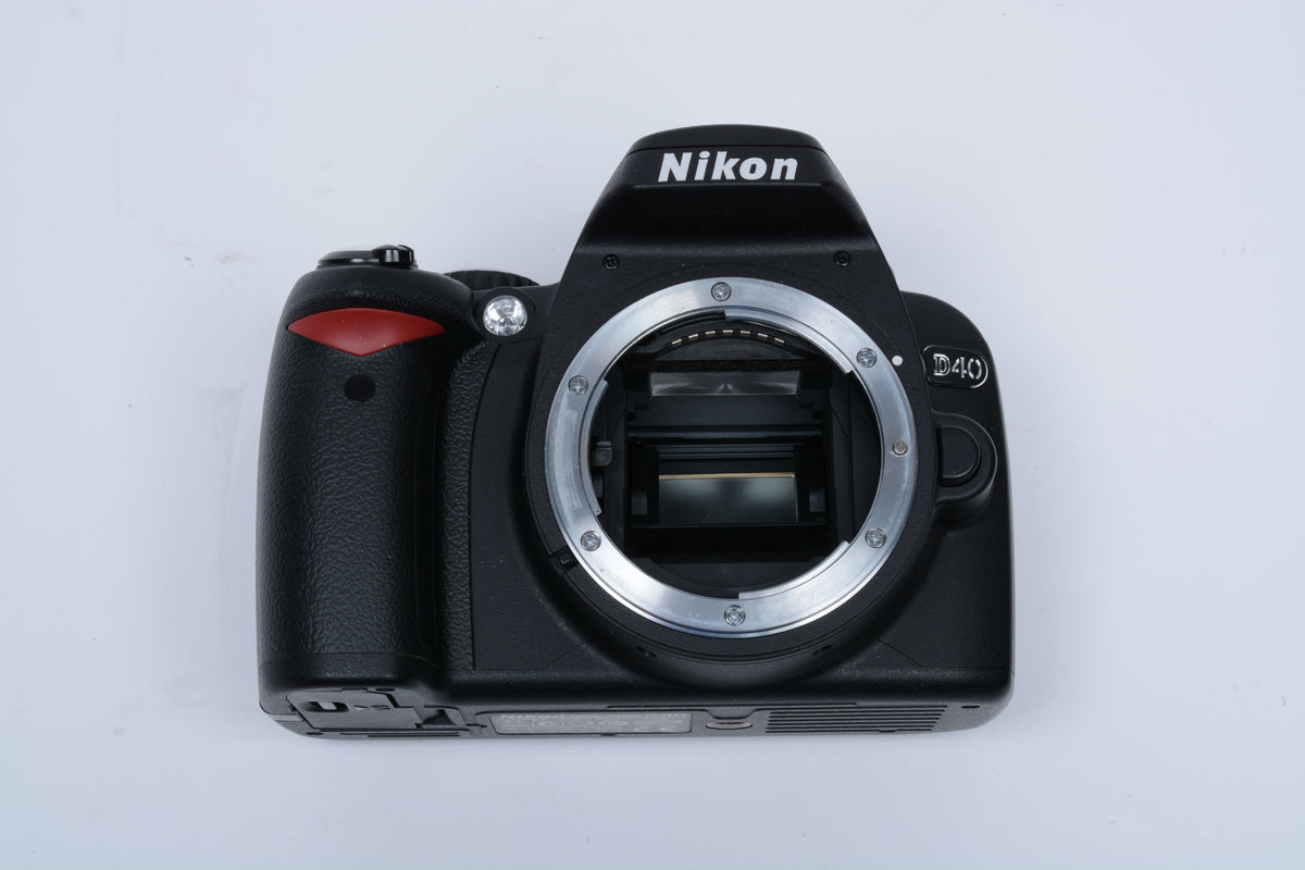 Nikon D40 DSLR body, batt+charger+book, ONLY 2421 Acts!! Mint-