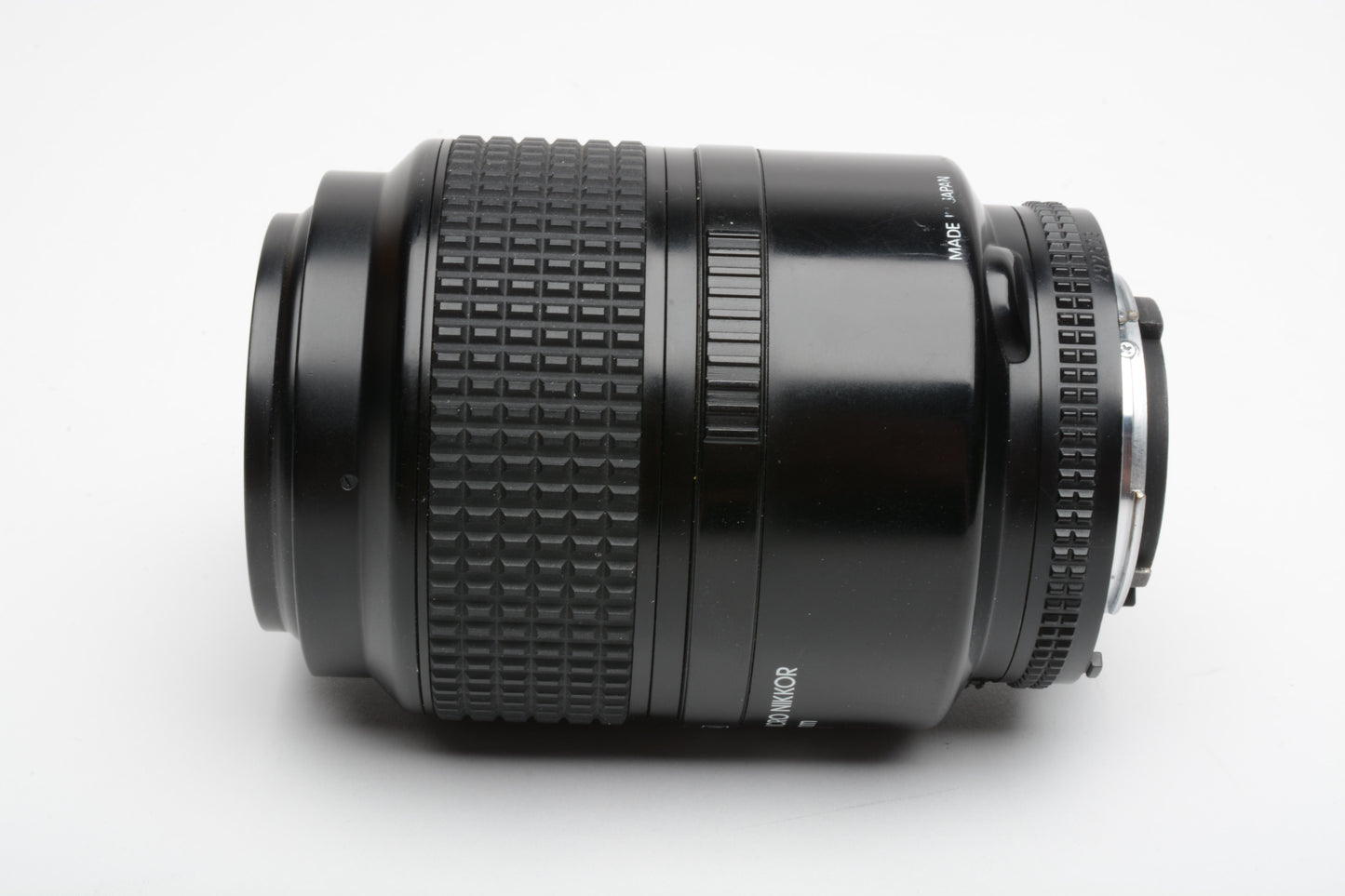 Nikon AF 105mm f2.8D Micro Nikkor lens, Very sharp!  + caps + hood, *Read