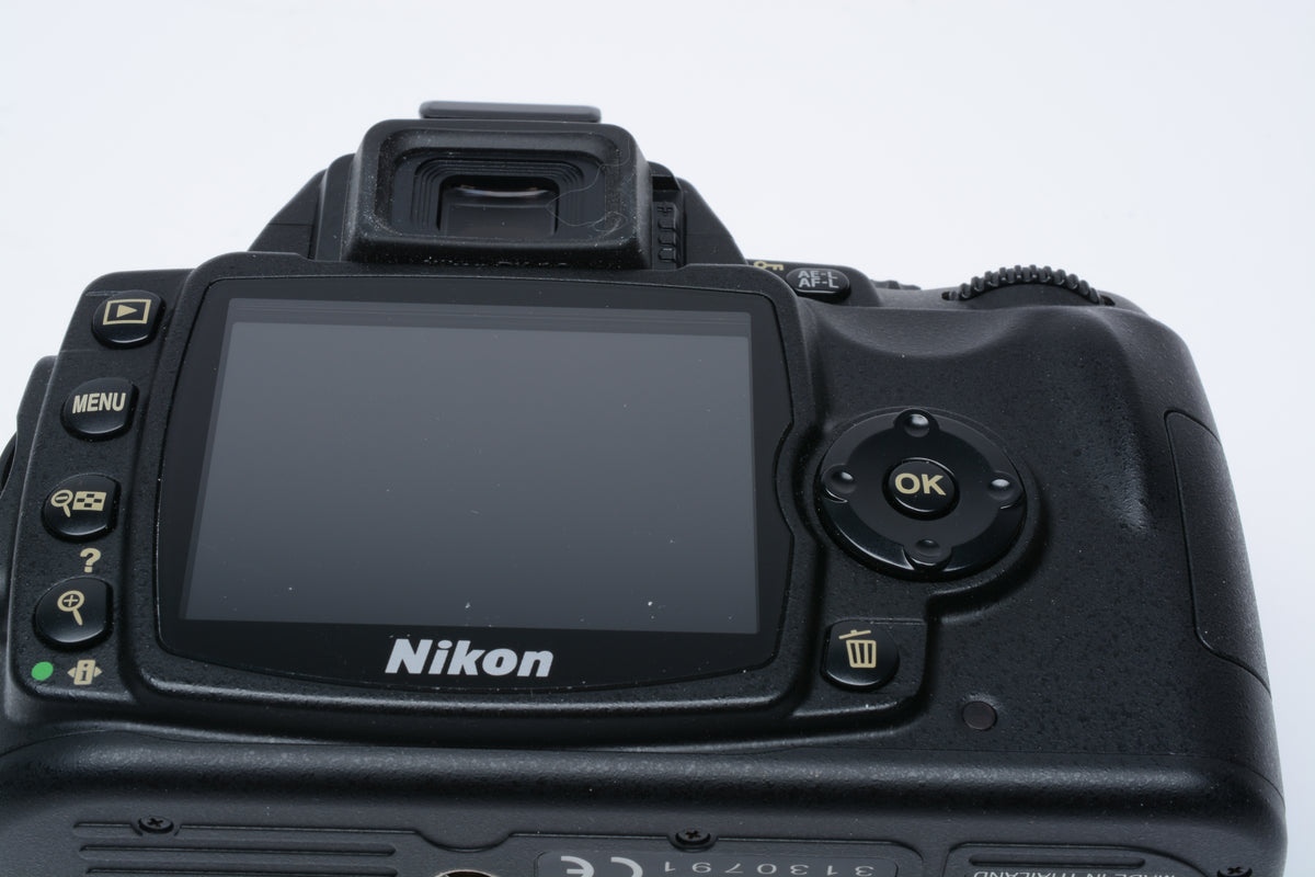 Nikon D40 DSLR body, batt+charger+book, ONLY 2421 Acts!! Mint-