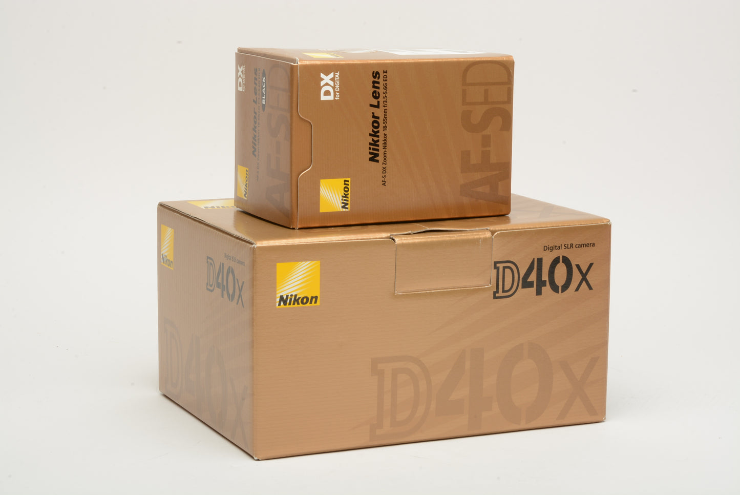 Nikon D40X body w/Nikkor 18-55mm f3.5-5.6 G ED II, Boxed, 2batts, Only 12K acts