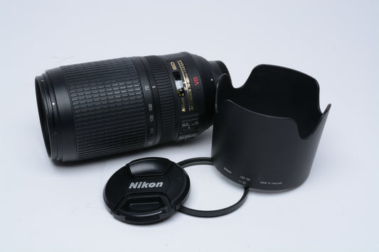 Nikon Nikkor AF-S 70-300mm f4-5.6G ED VR zoom lens, caps, lens hood, UV, Mint-