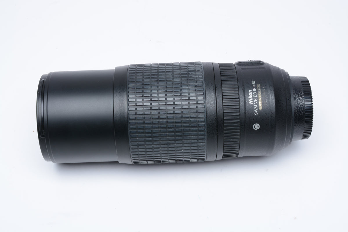 Nikon Nikkor AF-S 70-300mm f4-5.6G ED VR zoom lens, caps, lens hood, UV, Mint-
