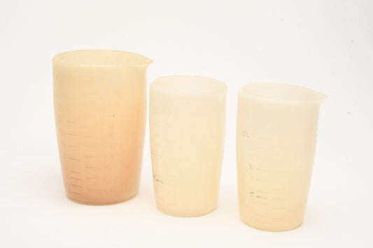 Set of 3 Kodak Vintage Plastic Measuring Beakers 32oz, 16oz x2