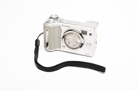 Fujifilm FinePix E500 4.1MP Digital Point&Shoot camera, Tested, Good!