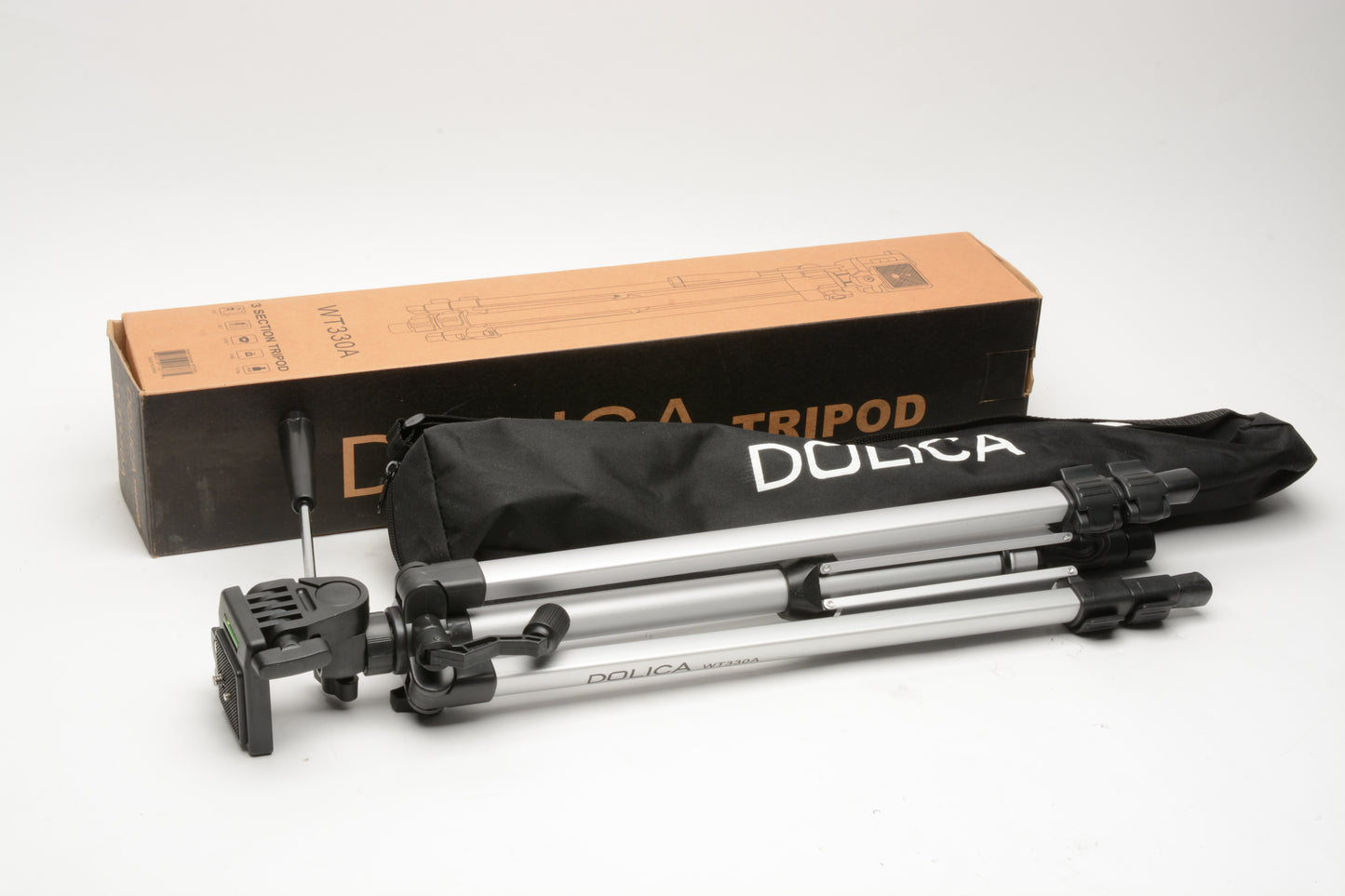 Dolica WT330A Tripod, w/case, boxed, Folded ~20" Extends To 48”, Mint-