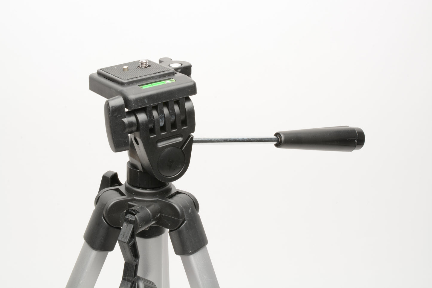 Dolica WT330A Tripod, w/case, boxed, Folded ~20" Extends To 48”, Mint-