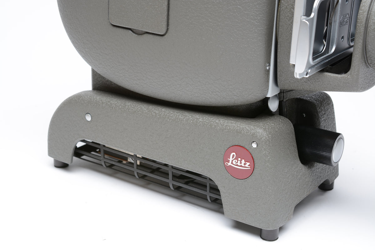 Leitz Prado 66/500 medium format slide projector for 6x6 & 6x4.5 transparencies, Great!