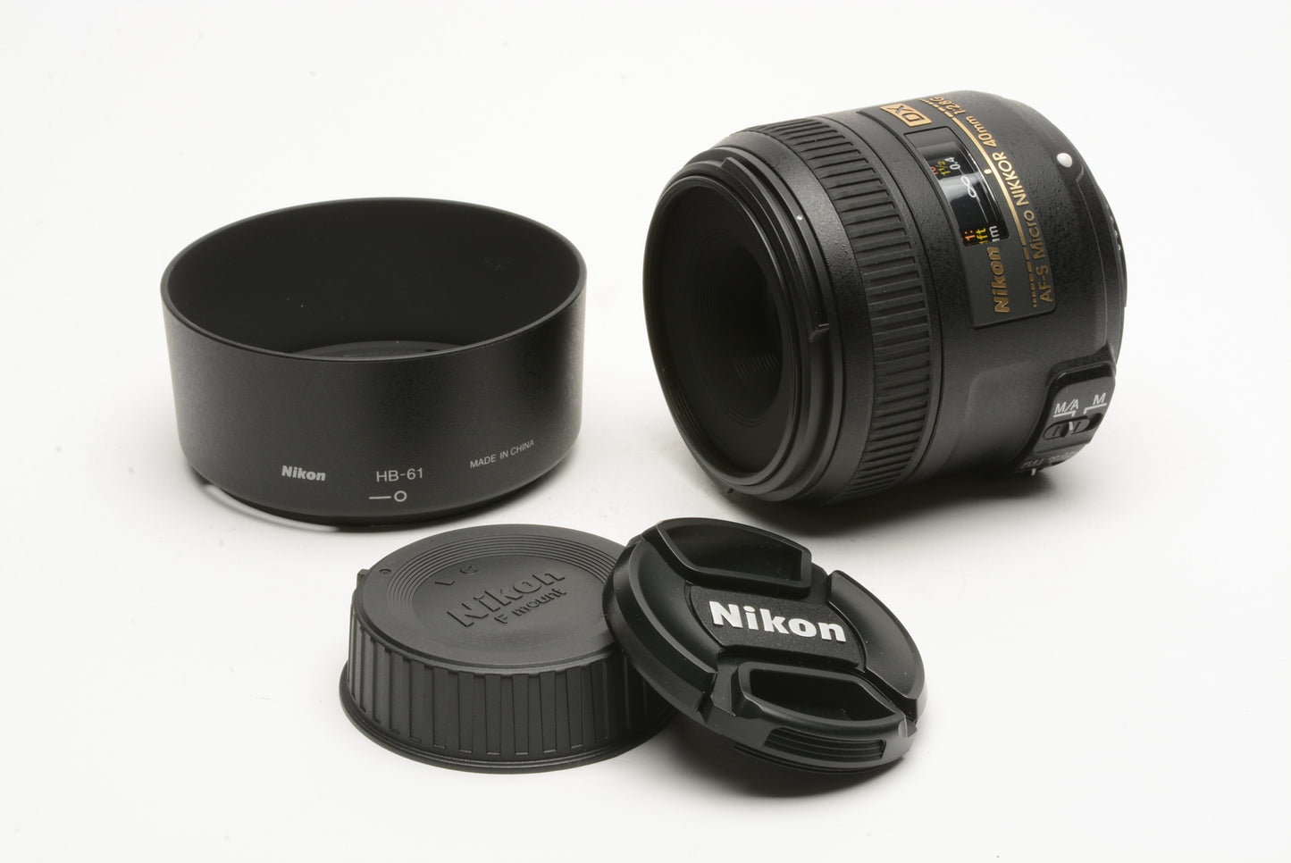 Nikon AF-S Micro Nikkor 40mm f2.8G DX lens, hood+caps, very clean