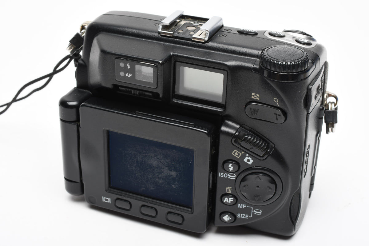 Nikon Coolpix 5000 Digital Point&Shoot camera w/batt., charger, Tested
