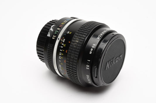 Nikon Micro-Nikkor 55mm f3.5 Non-AI close-focusing macro lens, Clean & Sharp!