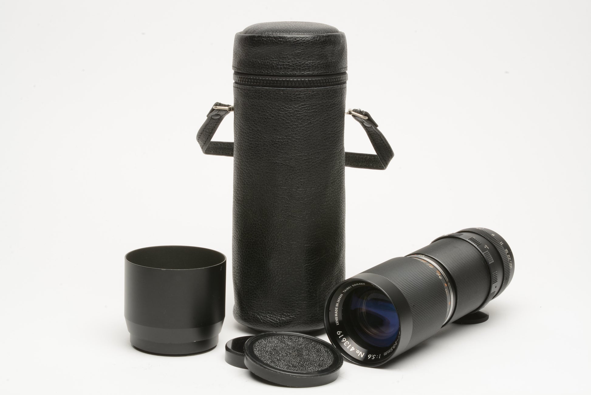 Tamron 95-205mm Zoom lens M42 Mount, caps, lens hood, clean